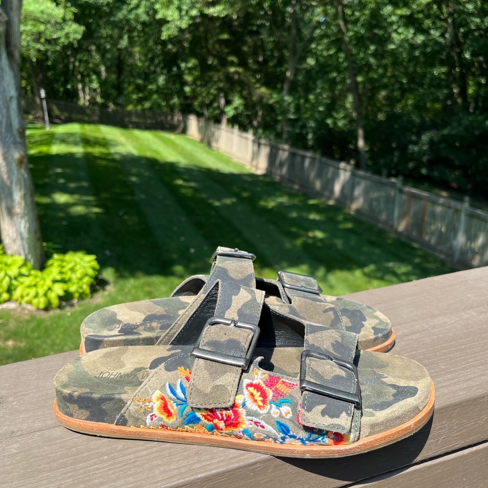 🦋NEW JOHNNY WAS EMBROIDERED BUCKLE SLIDES SANDALS IN CAMO 7 - Picture 2 of 4